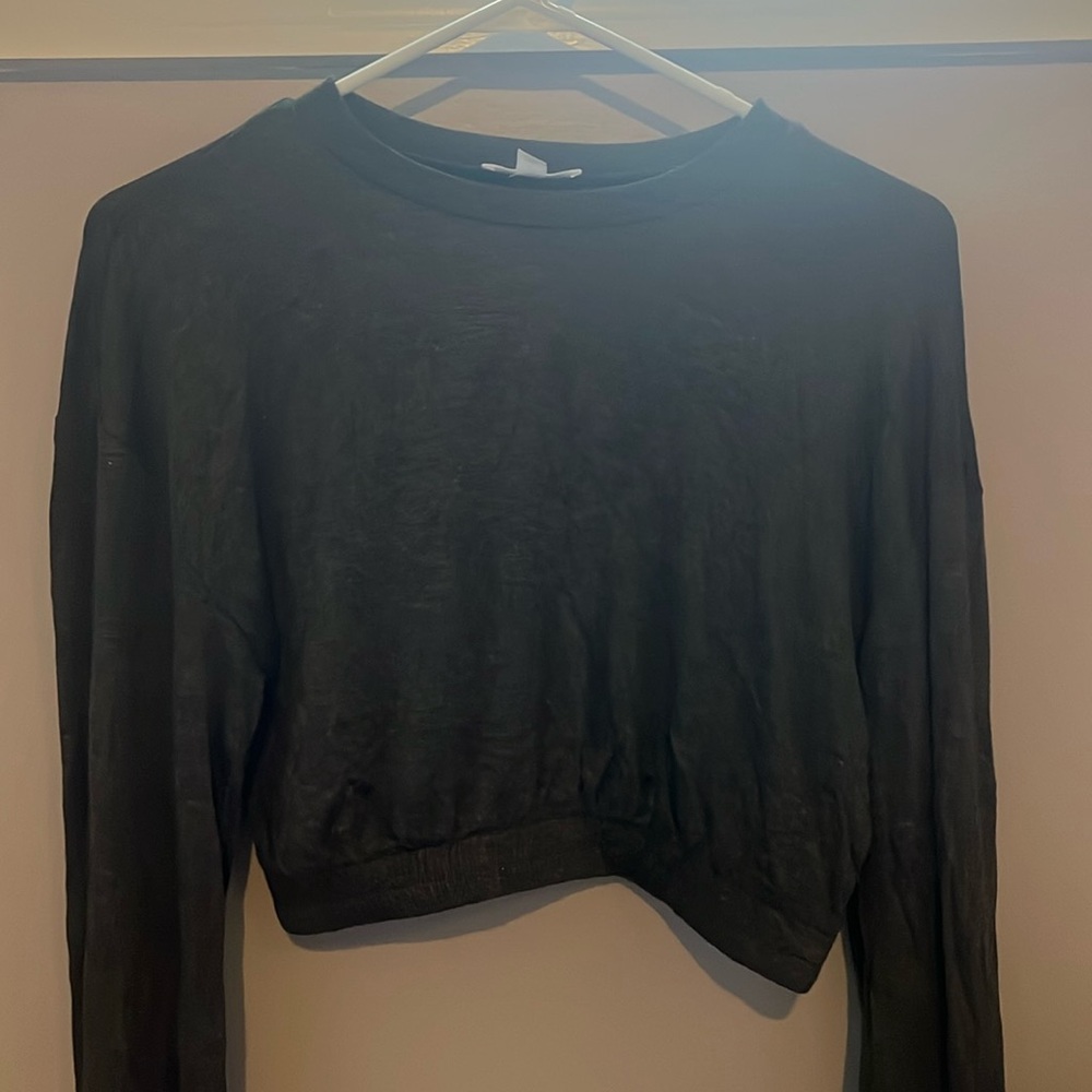 Cropped grey sweatshirt